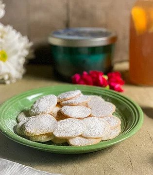 https://southernsistersbakery.com/wp-content/uploads/2021/06/Green-plate-cookies_SSB.jpg